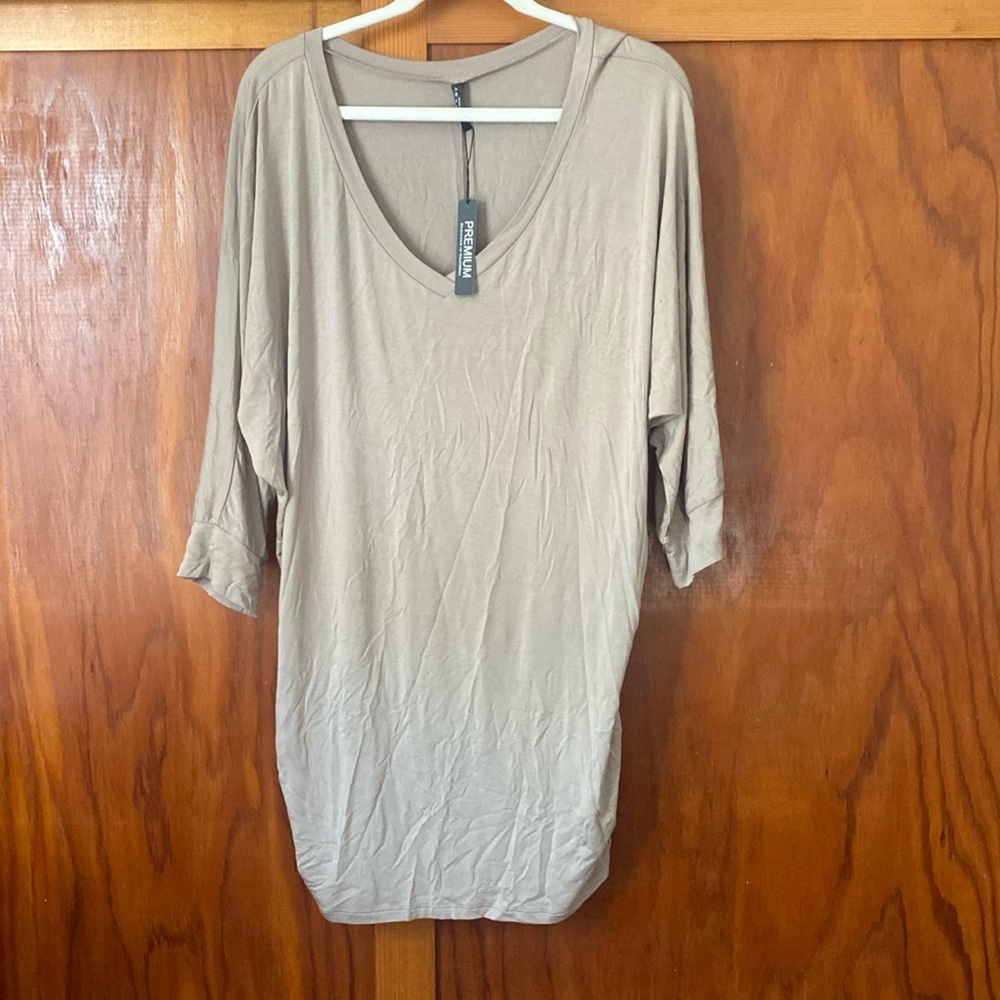 Made By Johnny Women's Casual V-neck top